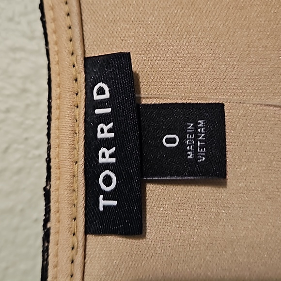 Torrid Stretch Longsleeve Lace Bodysuit,  Size 0/12/L - Picture 3 of 5